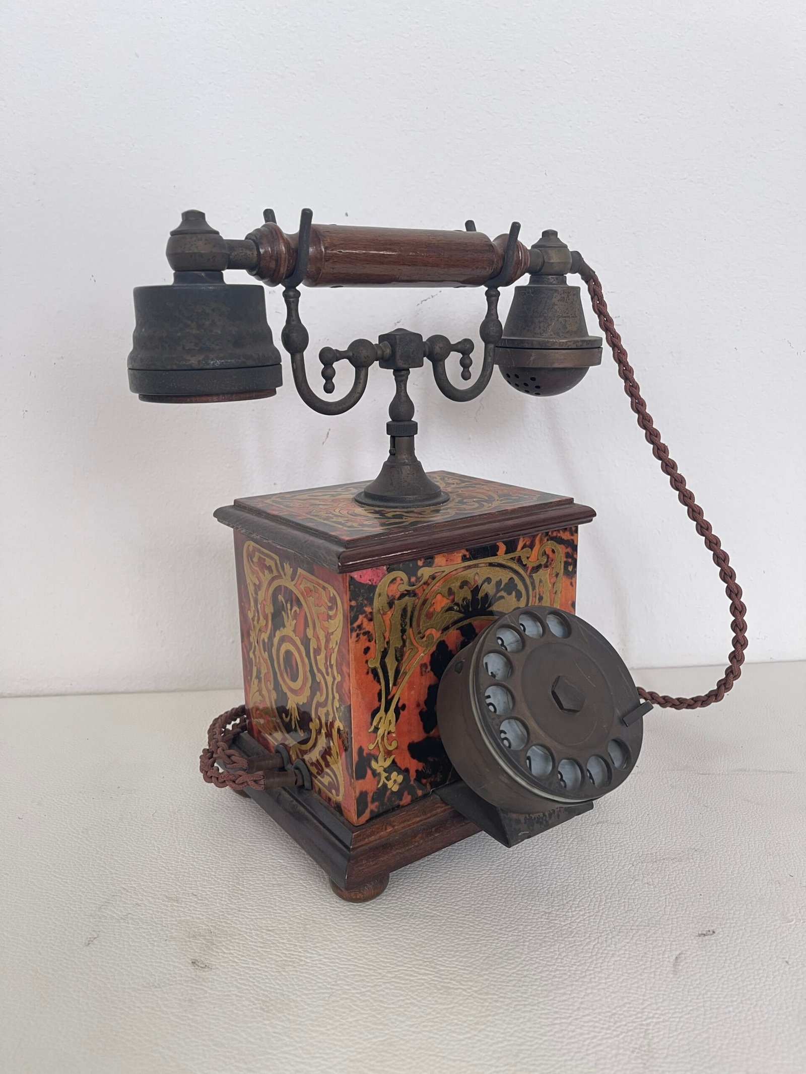 Telefono da Tavolo d'Epoca in Stile Boulle – Legno e Ottone - Image 2