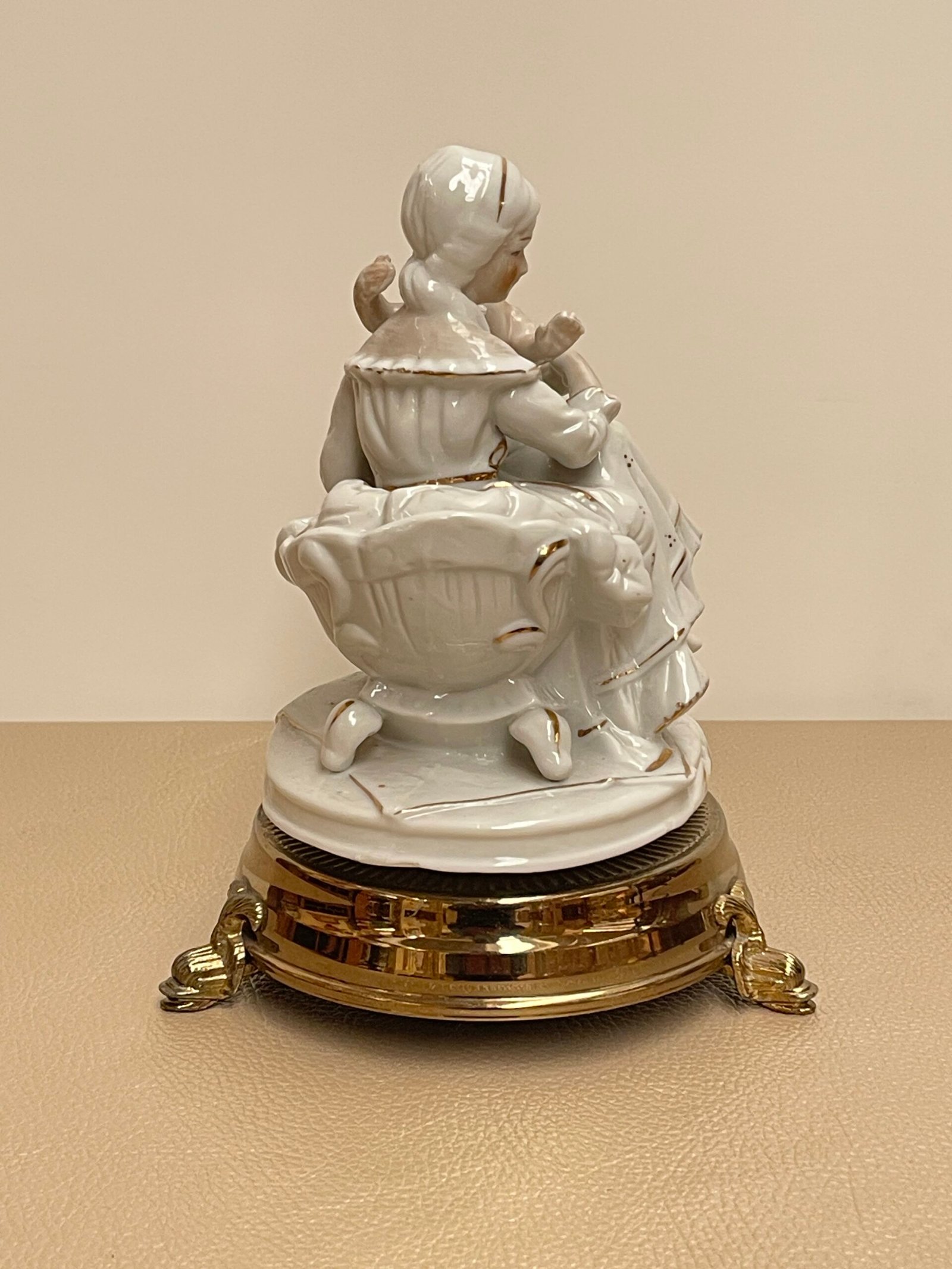 Statuina in porcellana madre e bambino – Vintage con dettagli dorati - Image 5