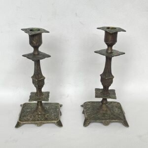 Coppia di Candelieri  Antichi in Bronzo Cesellato – "Epoca Vittoriana"