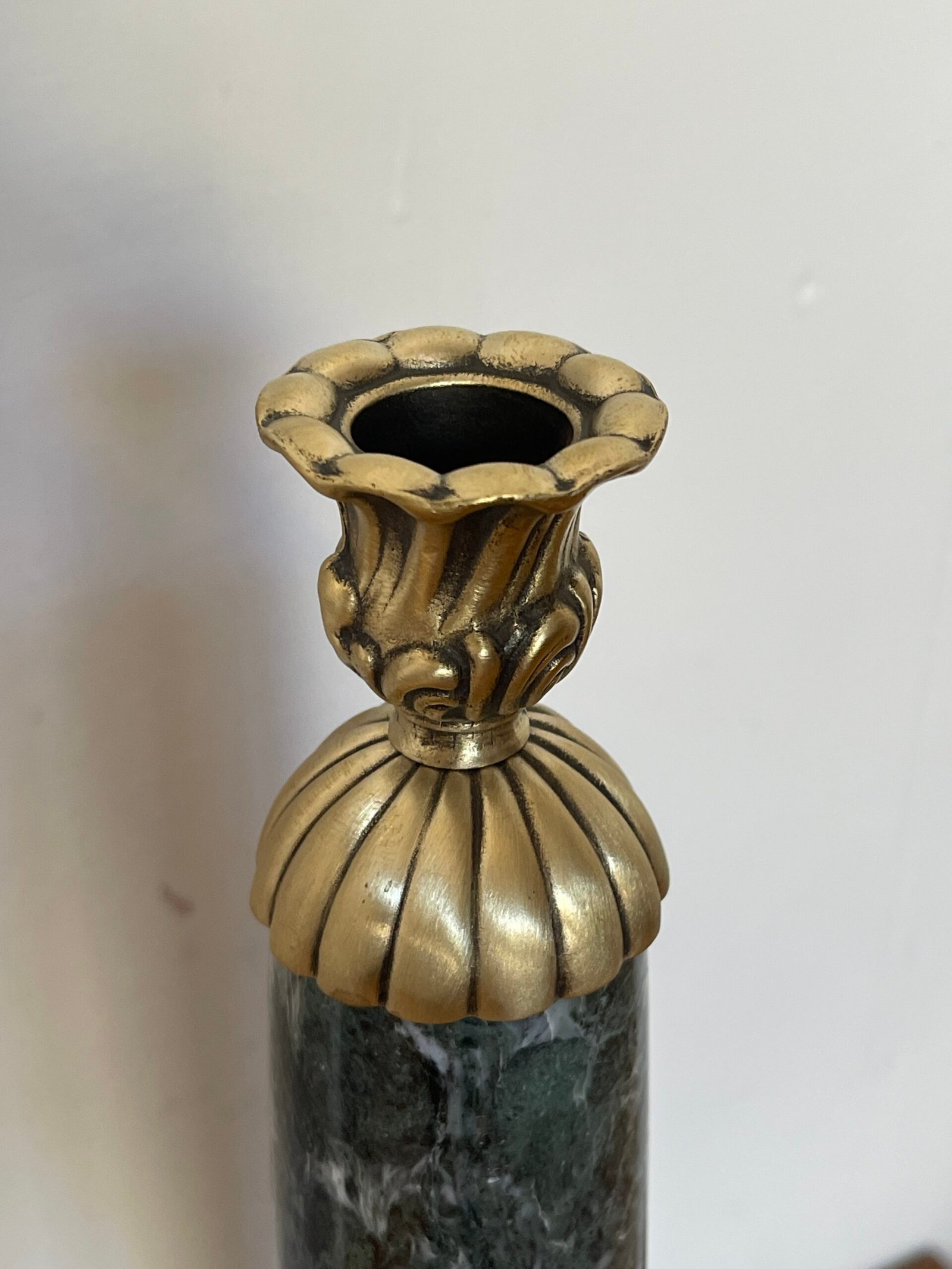 Elegante Candeliere Italiano in Marmo Verde e Bronzo, anni '90 - Image 3