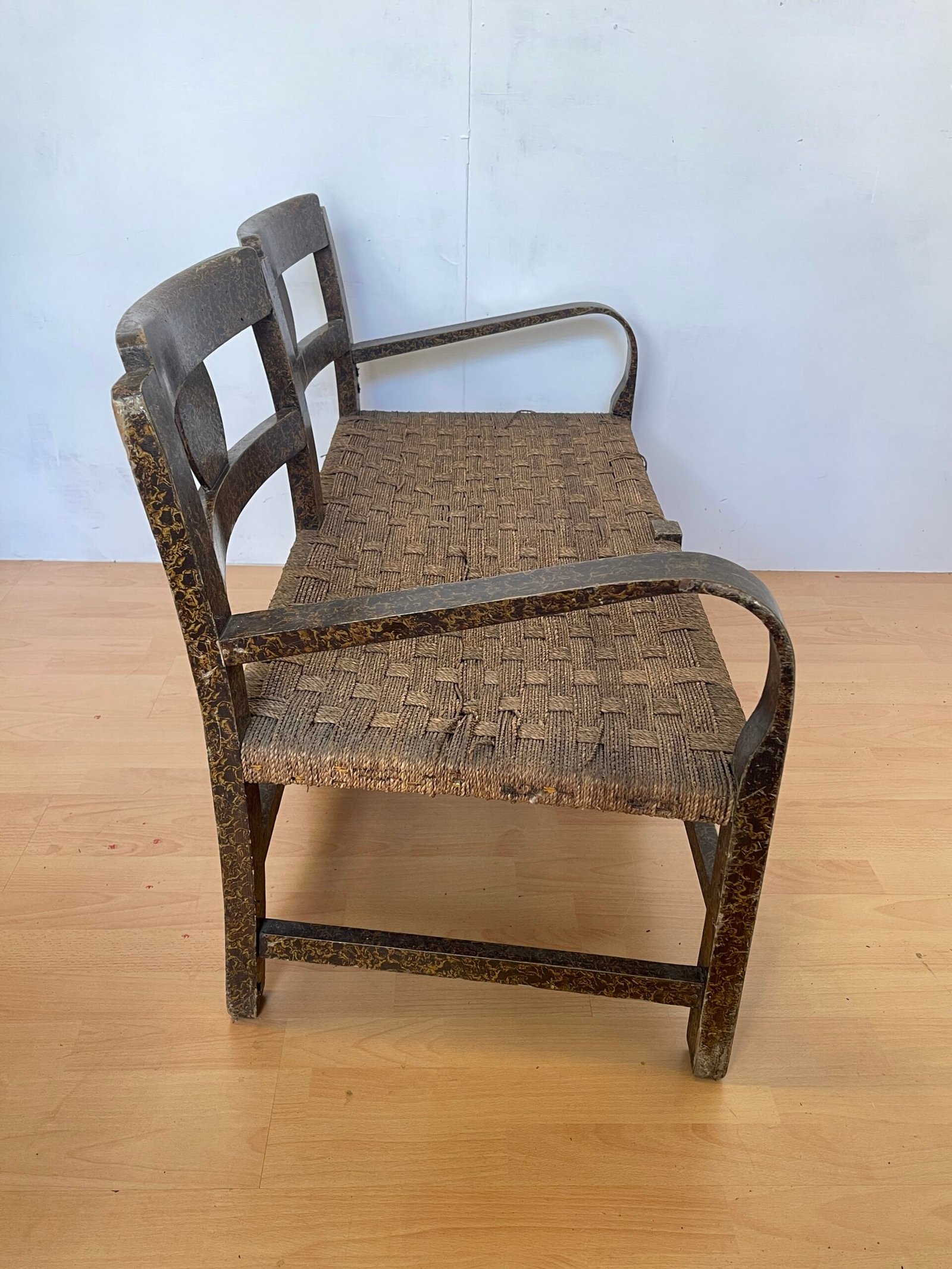 Panchetto Lounge Anni '50 con Schienale Circolare e Seduta Intrecciata - Image 3