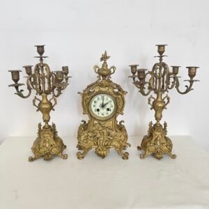 Set Antico in Bronzo Dorato – Orologio e Coppia di Candelabri Stile Barocco