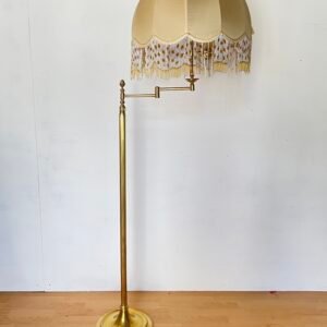 Lampada da Terra Vintage in Ottone con Paralume in Tessuto e Frange - Stile Hollywood Regency