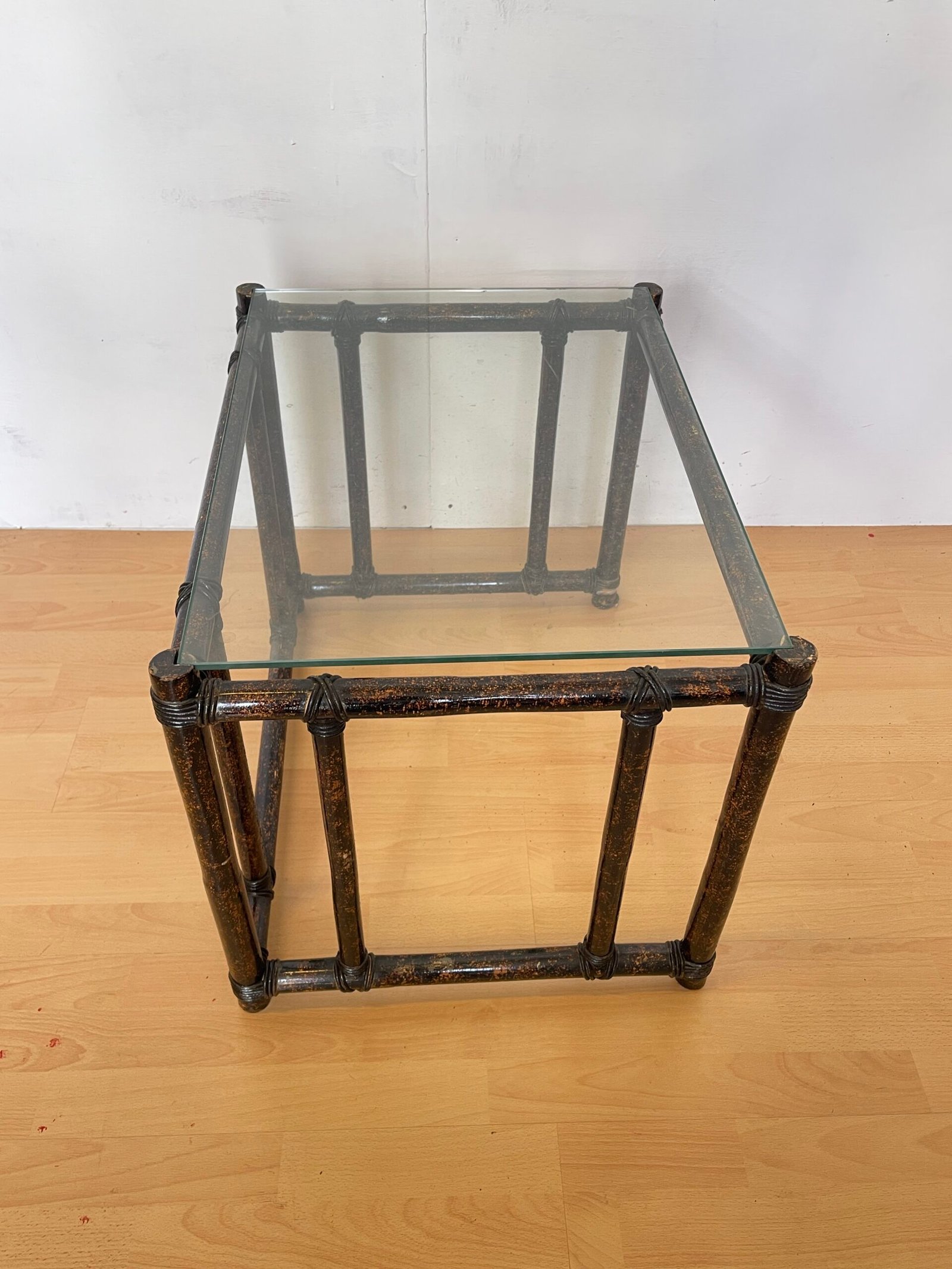 Tavolino in Bambù con Piano in Vetro "Eleganza Naturale" - Image 4