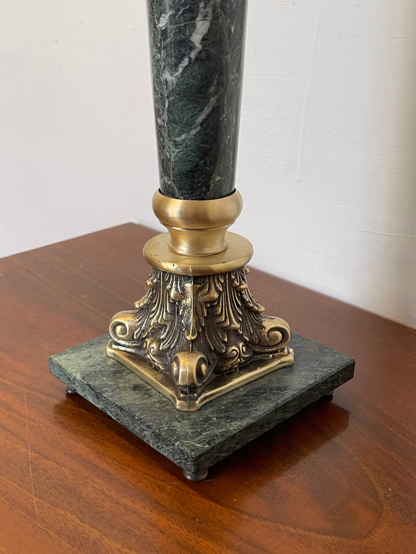 Elegante Candeliere Italiano in Marmo Verde e Bronzo, anni '90 - Image 4