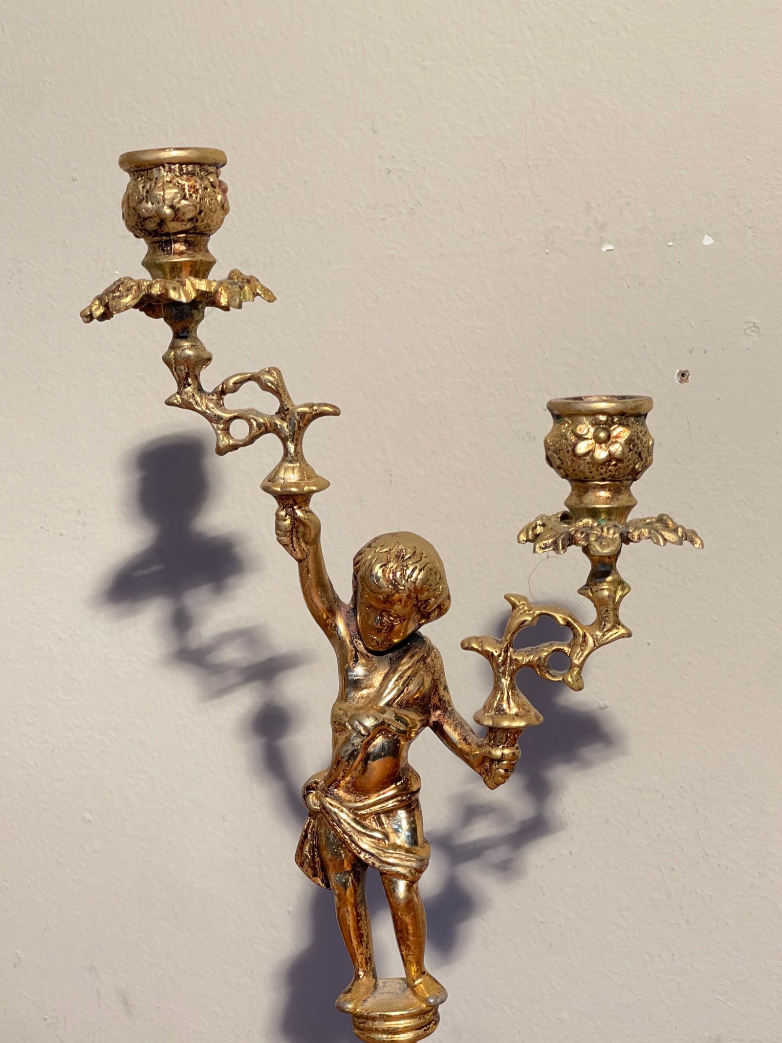 Splendore d’Antan – Coppia di Candelabri in Bronzo Cesellato - Image 4