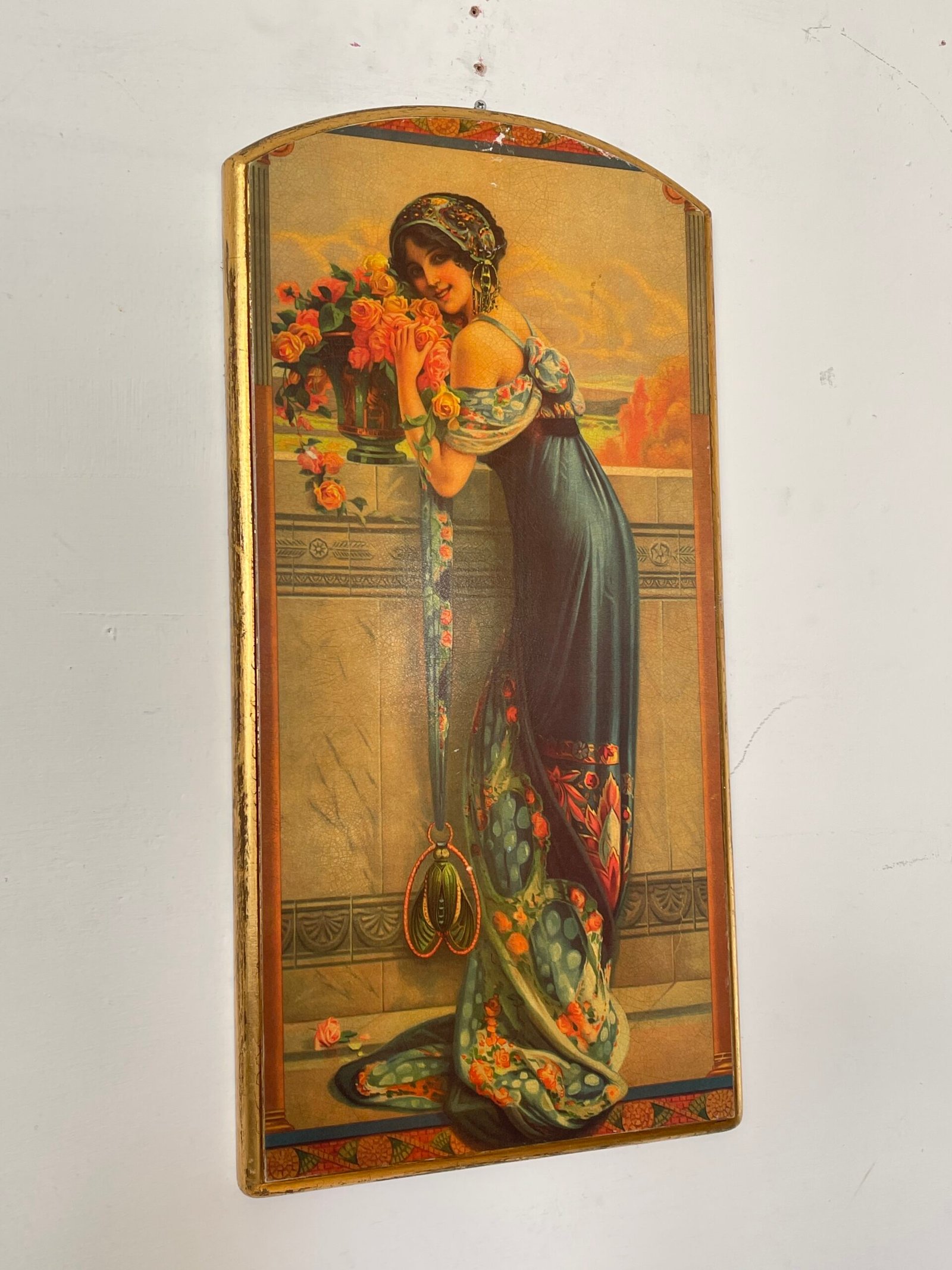 Coppia di Dipinti su Legno con Figure Femminili in Stile Art Nouveau - Image 3