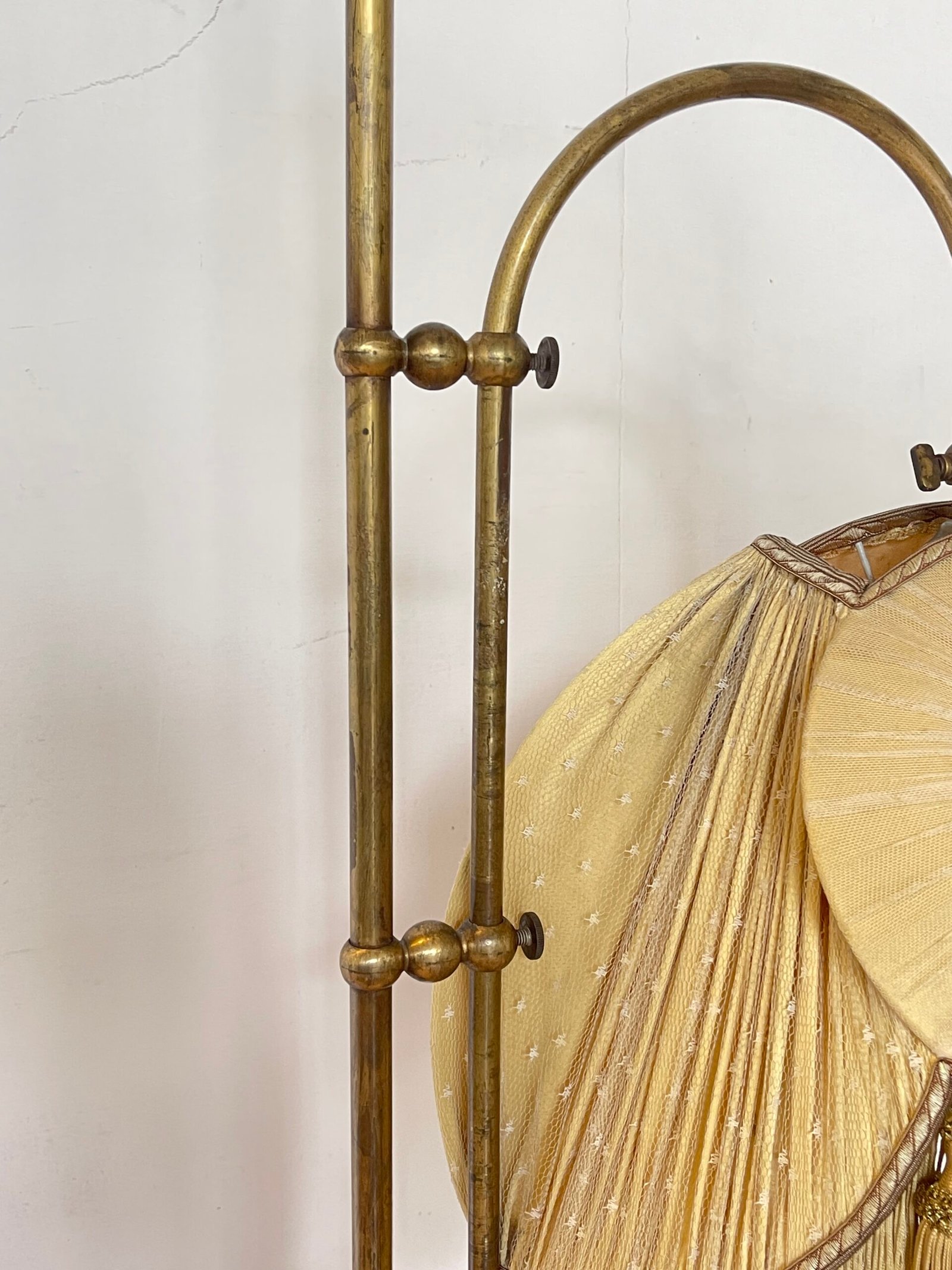 Lampada da Terra Vintage in Ottone con Paralume Ricamato - Stile Anni '50 - Image 3