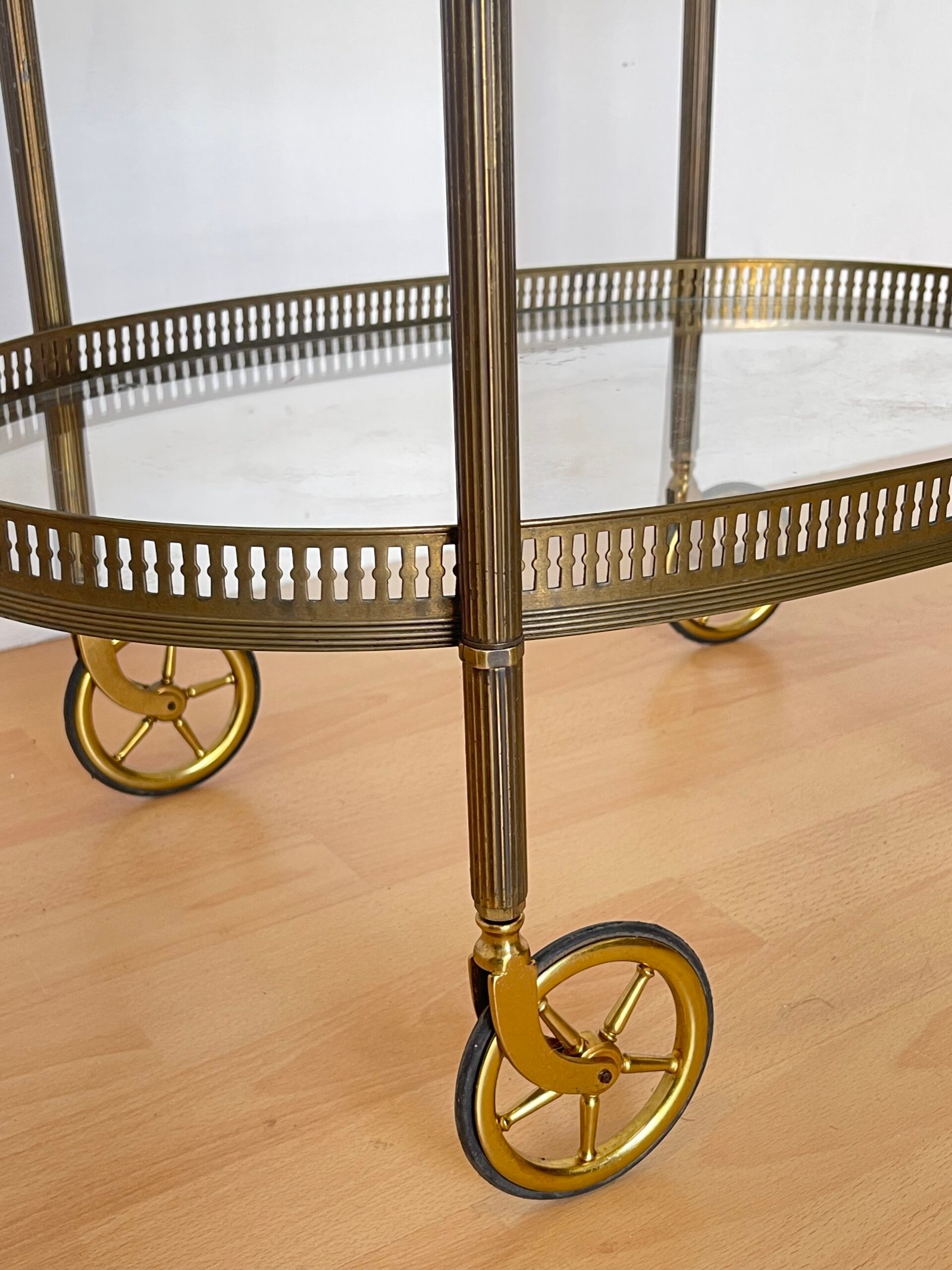 Carrello da Servizio Vintage in Ottone e Vetro – Stile Neoclassico Anni '50 - Image 3