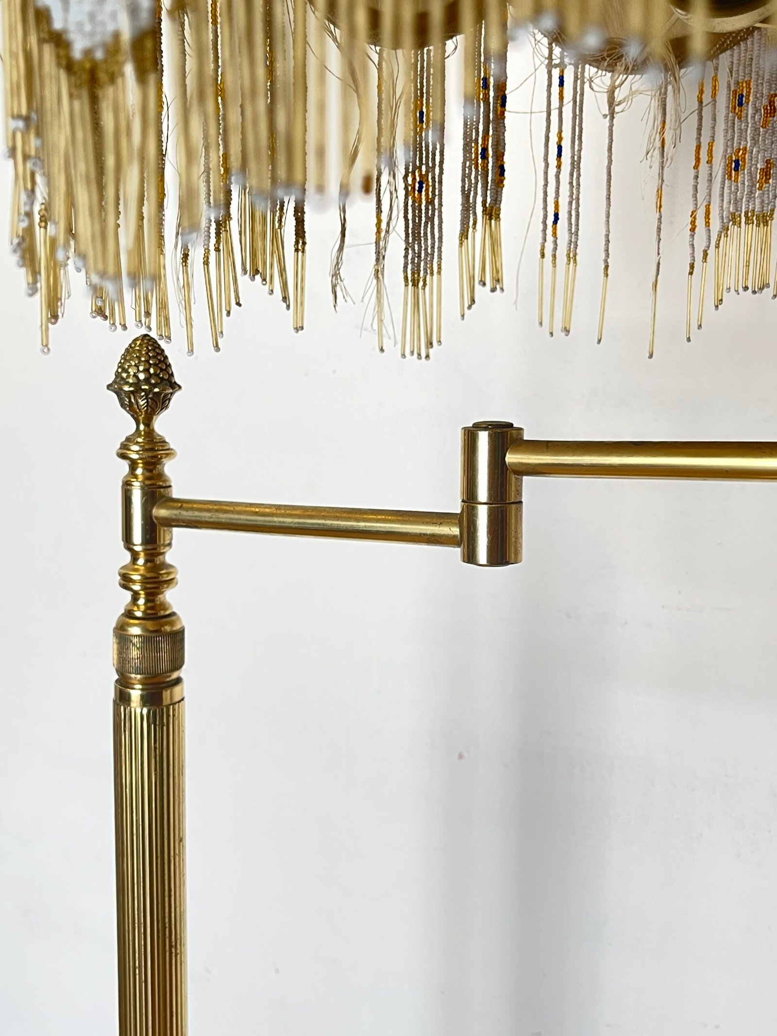 Lampada da Terra Vintage in Ottone con Paralume in Tessuto e Frange - Stile Hollywood Regency - Image 6