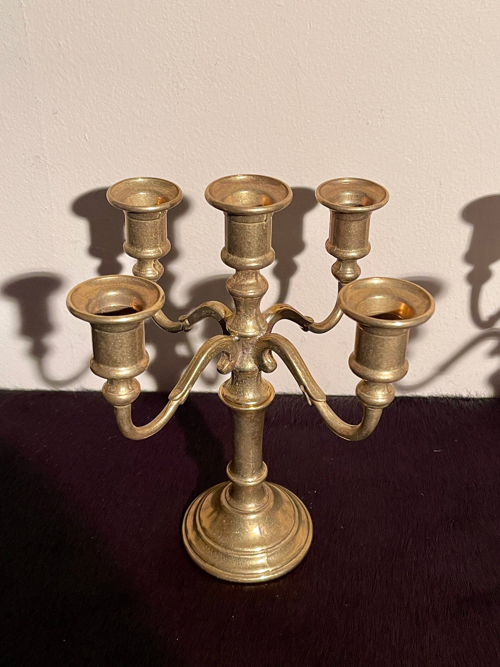 Coppia di Candelabri in Ottone a 5 Bracci – Stile Classico - Image 5