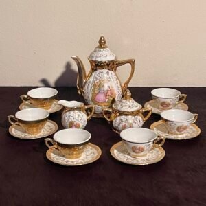 Servizio da Caffè Bavaria in Porcellana Dorata – Stile Barocco con Scene Romantiche