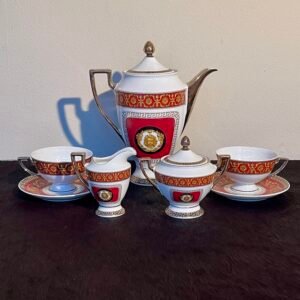 Servizio da Tè/Caffè Versailles in Porcellana Fine – Decoro Rosso e Oro Stile Classico