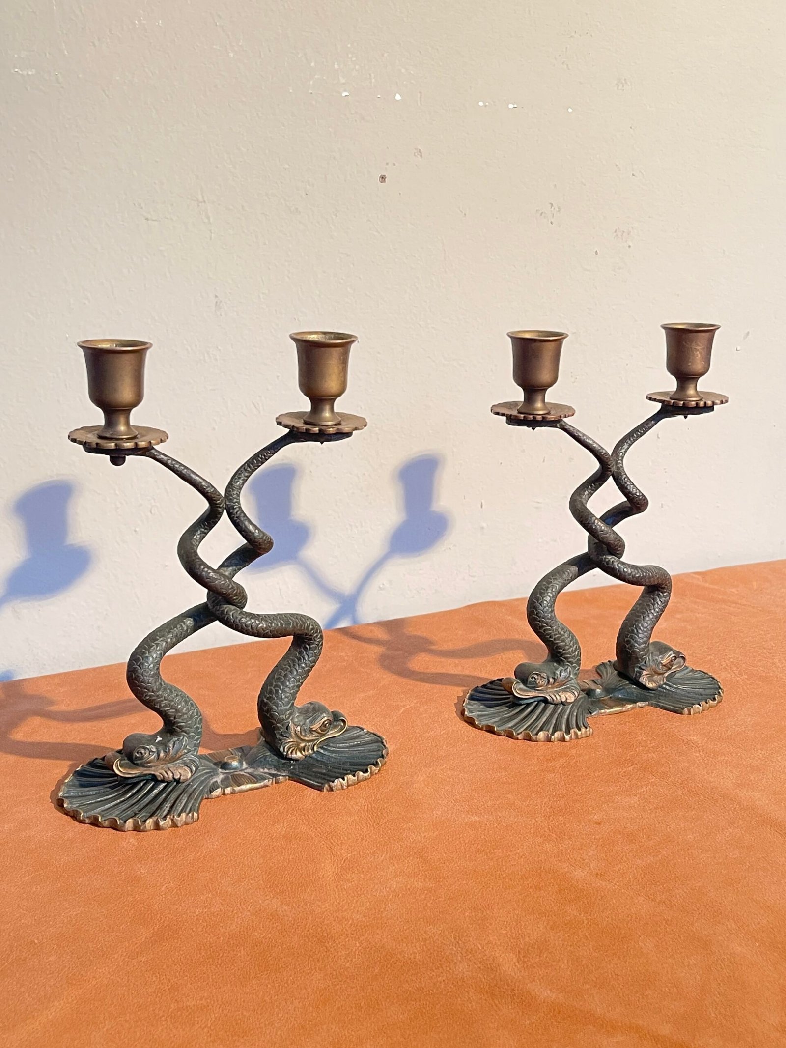 Coppia di candelieri in bronzo a forma di serpente, stile Liberty, anni '50. - Image 2
