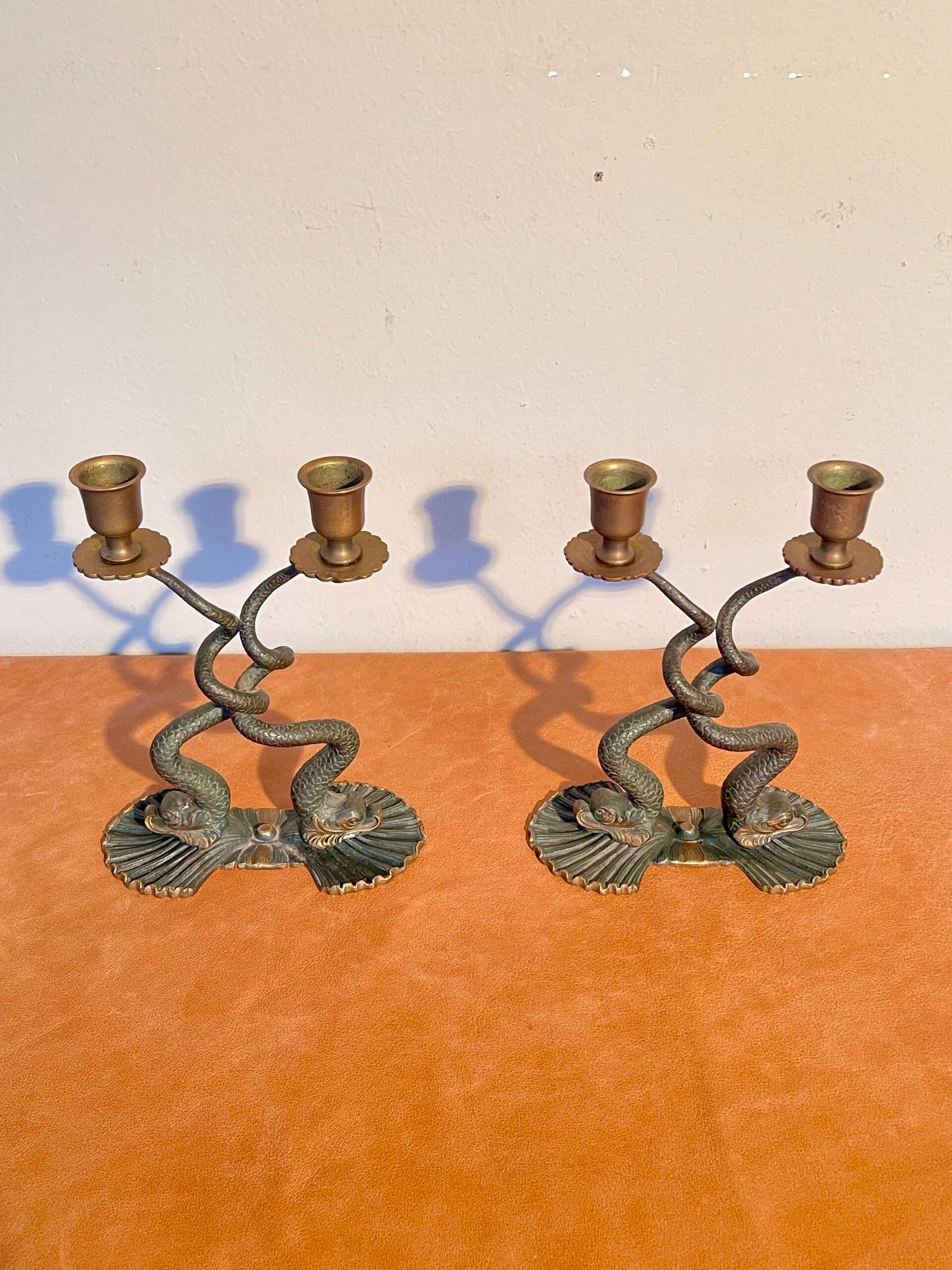 Coppia di candelieri in bronzo a forma di serpente, stile Liberty, anni '50. - Image 6