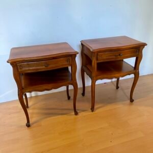 Coppia di comodini vintage in legno massello - Stile classico